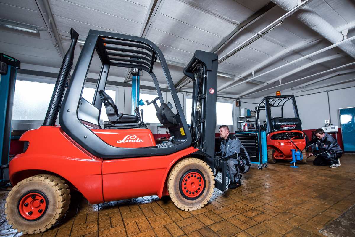 Firmenhalle, Gabelstapler