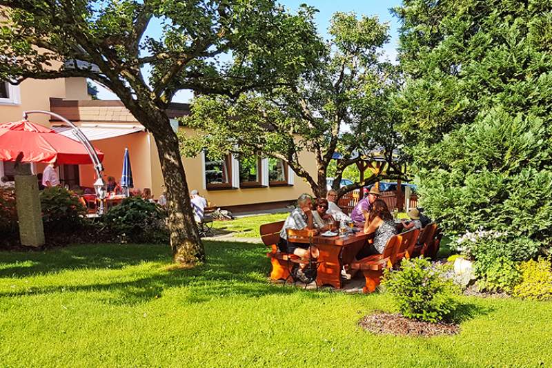 Galeriebild landhaus-schimmel-biergarten.jpg