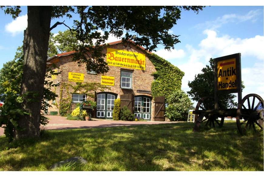 Galeriebild broderstorfer-bauernmarkt-antikhandel-aussenansicht-1-1-1518174930.jpg