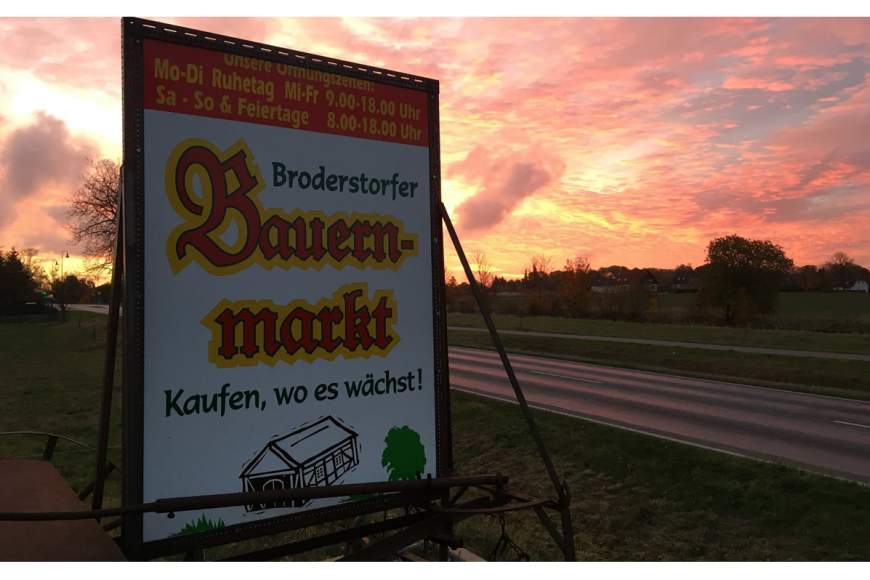 Galeriebild broderstorfer-bauernmarkt-antikhandel-werbeschild-1-1518174988.jpg