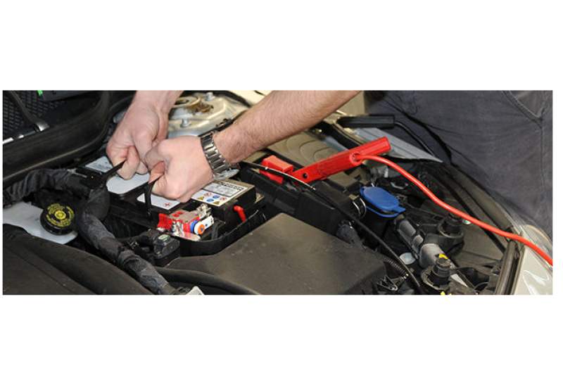 Galeriebild tas-kfz-service-gmbh-bei-der-arbeit.jpg